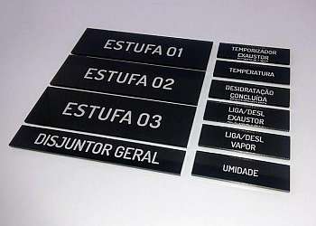 Comprar etiqueta acrílica com gravação a laser Comprar etiqueta acrílica com gravação a laser